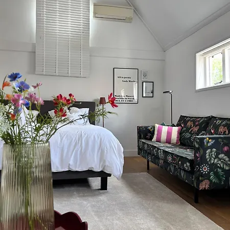 Ninet7 Bed & Breakfast